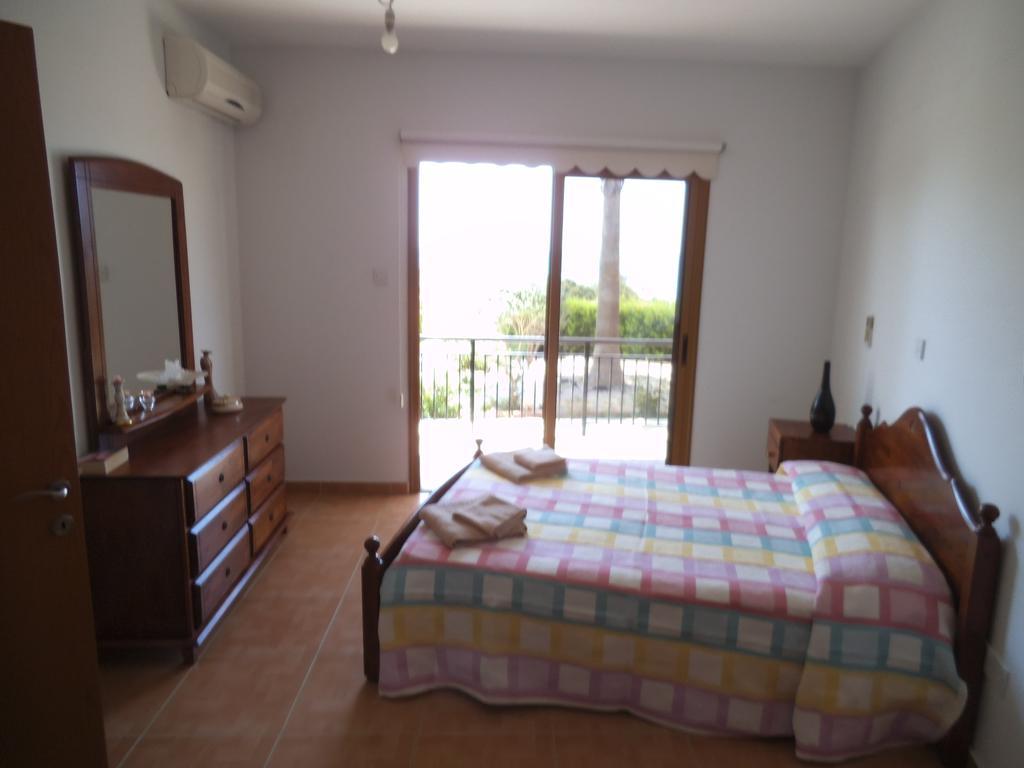 Yialos Apartments Pissouri Room photo