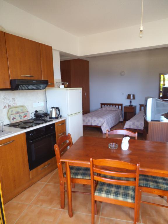 Yialos Apartments Pissouri Room photo